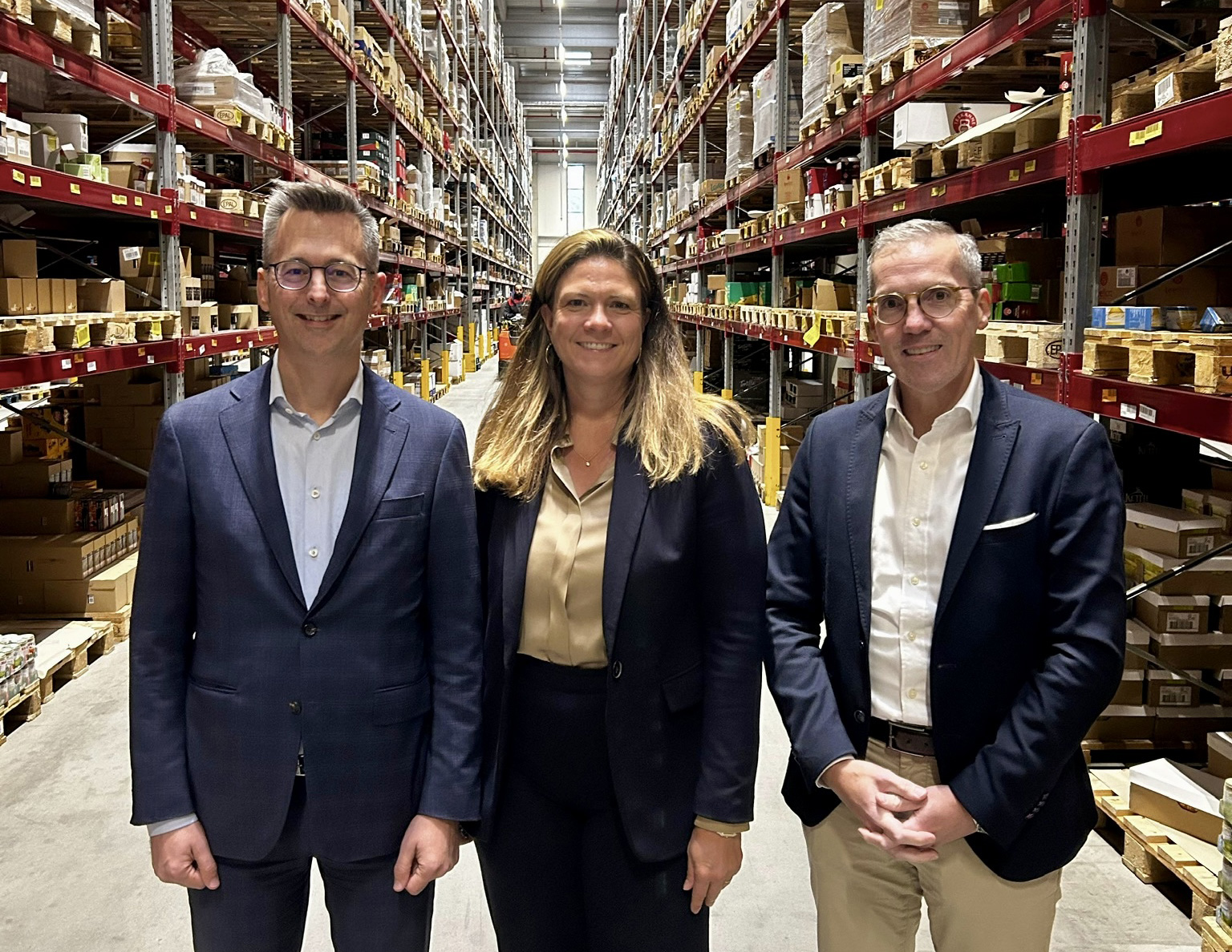 Arbeiten künftig noch enger an Lösungen für eine moderne Betriebsgastronomie zusammen (v.l.): Christian Funk (CEO Compass Group Deutschland), Kathrin Willhardt (Geschäftsführung bei Transgourmet) und Joachim Priessnitz (erweiterte Geschäftsführung Gastronomie und Logistikkunden bei Transgourmet). Foto: Compass Group