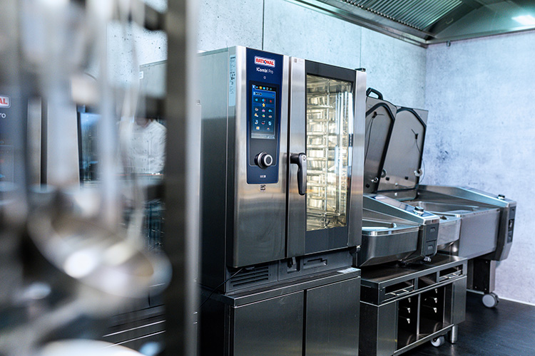 Für die Planung von Großküchenprojekten bietet der Hersteller Rational nun an, mit dem „Product Carbon Footprint“ für Transparenz in der Klimabilanz zu sorgen. Foto: Rational
