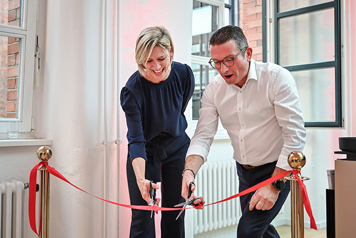 Melanie Aselmann, Managing Director, und Stephan Temmen, Vertriebsleiter Nord, Franke Coffee Systems GmbH, eröffneten im September den neuen Showroom in Berlin. Foto: Franke