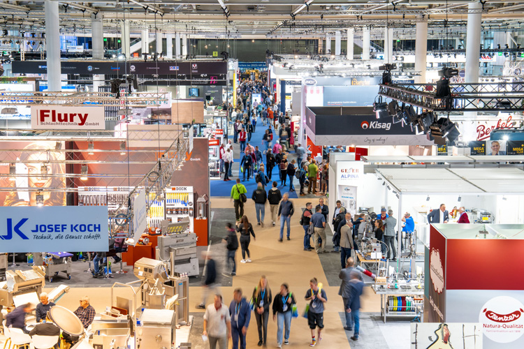 Beim Corona-bedingten Re-Start der Igeho im Jahr 2023 waren die Messehallen gut besucht, aber das das Niveau der vorhergehenden Veranstaltungen wurde nicht erreicht. In diesem Jahr hofft die Messe, mehr als 50.000 Besucher begrüßen zu können. Foto: Lang