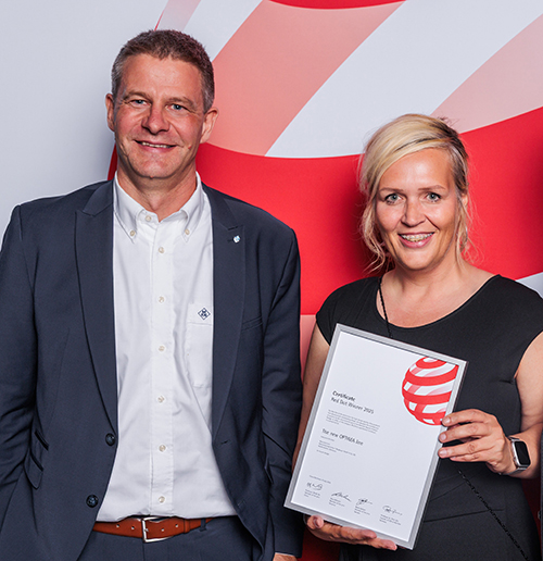Torsten Steinecke, Leiter Entwicklung und Konstruktion Combidämpfer, und Andrea Ostheer, Head of Global Communication, nahmen den Award für MKN entgegen. Foto: MKN