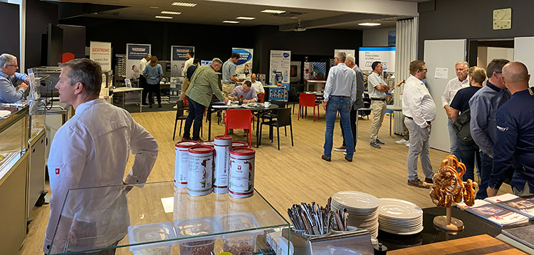 Beim Forum Küche & Technik des Gastro-Netzwerks Meet & Work am Welbilt-Standort Eglfing konnten sich die Besucher ausführlich über Gastronomie- und Großküchenkonzepte informieren. Sowohl Aussteller als auch Besucher kamen dabei voll auf ihre Kosten. Foto: Meet & Work