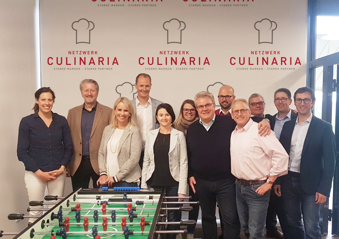 Vertreter der Gründungsmitglieder im Team von Netzwerk Culinaria (v.li.): Ulrike Helbling (Meiko), Günter Schröder (Hupfer), Corinna Düe (MKN), Lennart Mogk (Hupfer), Anja Halbauer (MKN), Lena Danner (Meiko), Ludwig Spiegel (MKN), André König (Meiko), Thomas B. Hertach (Leiter Netzwerk Culinaria, Hupfer), Dirk Hanisch (MKN), Lars Urban und Michael Mayer (beide Meiko). Foto: Netzwerk Culinaria