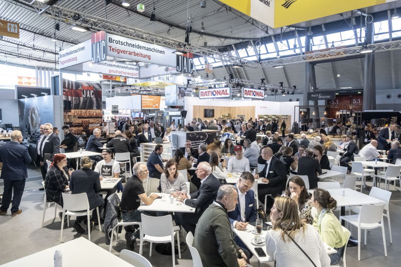 Mit rund 35.400 Fachbesuchern an vier Messetagen erreichte die Südback das Niveau der Veranstaltung von 2019, der letzten Ausgabe vor der Corona-Pandemie. Foto: Messe Stuttgart