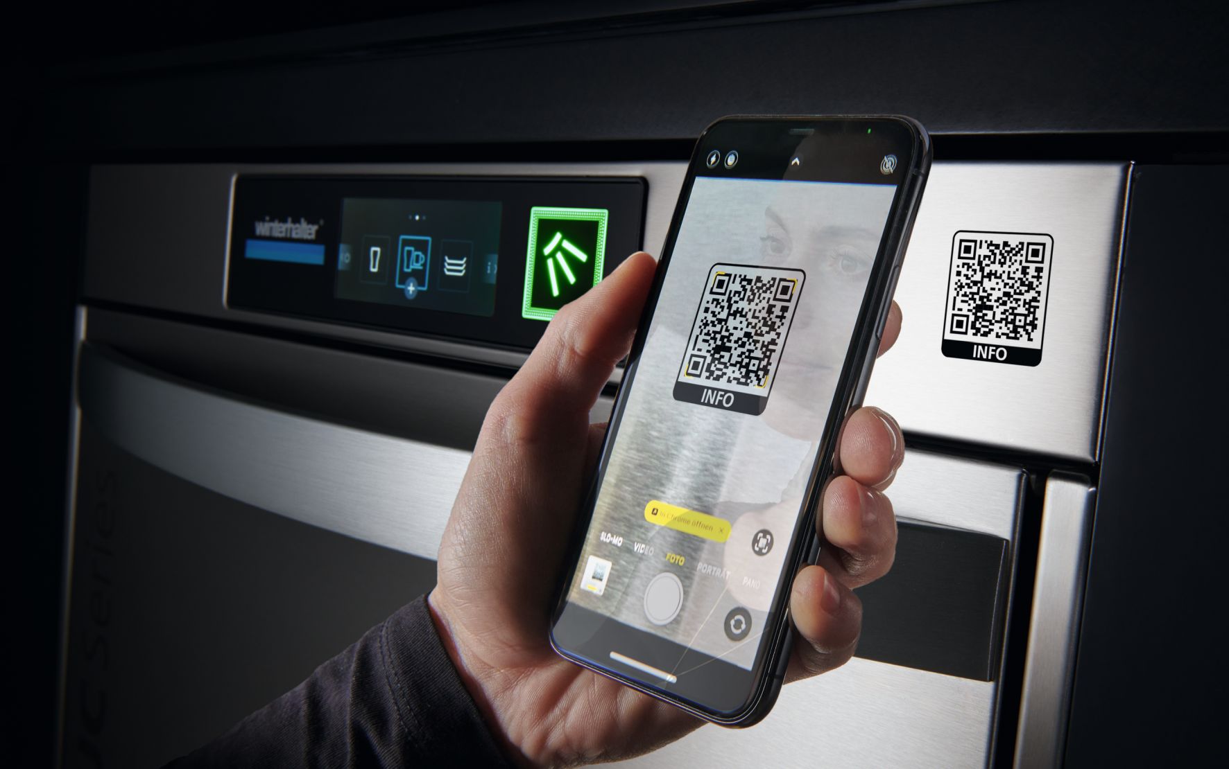 Durch Scannen des QR-Codes auf der Maschine erhalten Kunden via Easy-Access: sofortigen Zugang zu den Winterhalter Self-Services. Foto: Winterhalter