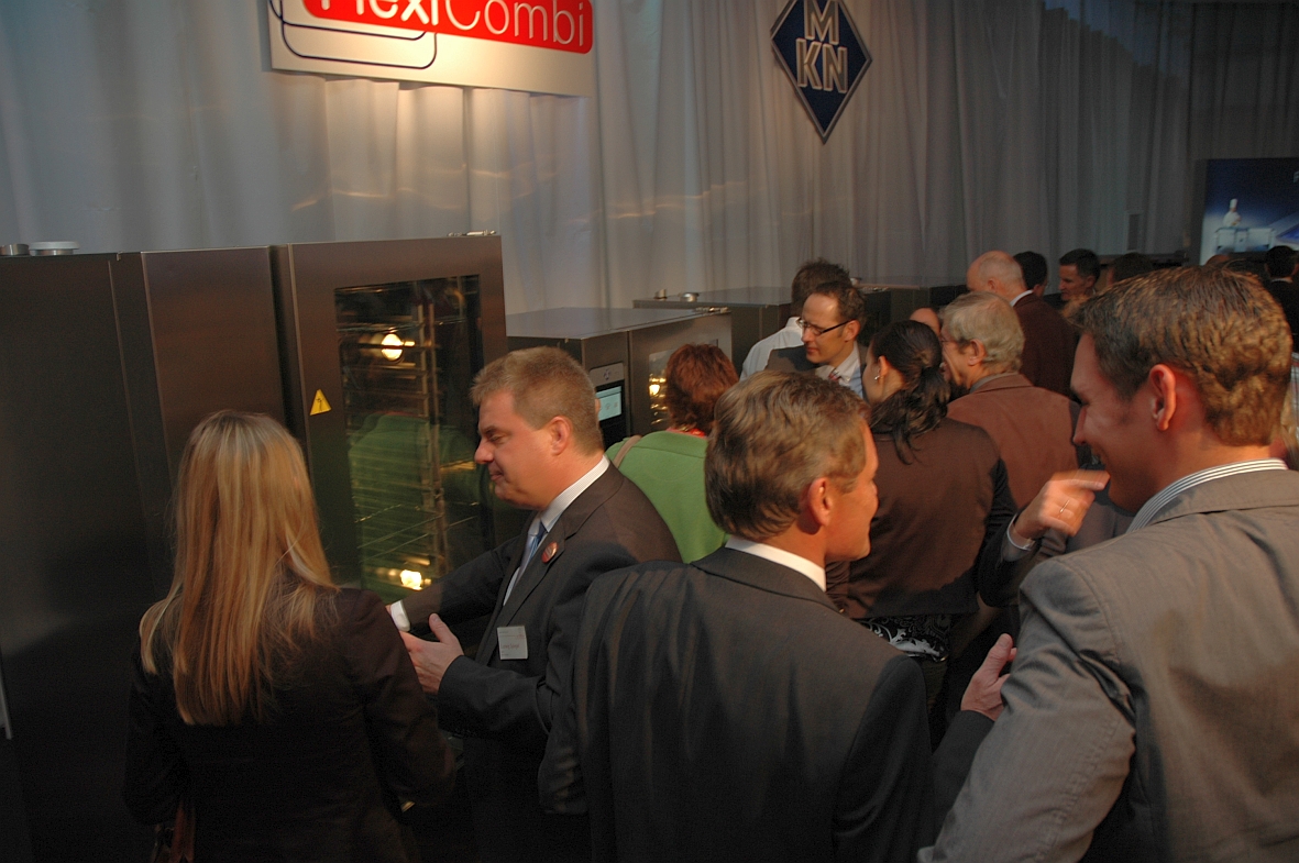 Der neue Flexicombi wird bestaunt. Foto: Lang