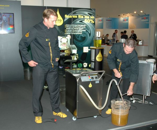 Andreas Schmidt, Geschäftsführer Sys Systemfiltration, stellte auf der Anuga zusammen mit seinem Team erstmalig das neue mobile Filtersystem Vito X1 vor.