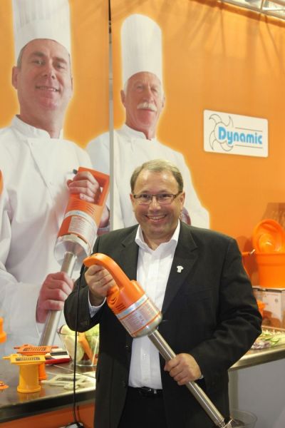 Dynamic stellte in jeder Küche einen Mixer der Junior-Serie zur Verfügung. Günther Boßhammer, Geschäftsleitung Groupe Nadia Deutschland, präsentierte den Mixer mit abnehmbarem Mixstab und Rührbesen. Fotos: Müller (6