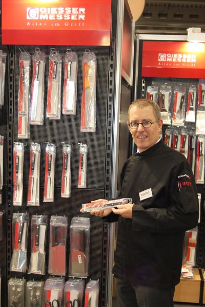 Auf der parallel stattfindenden Inoga 2012 präsentierte Hans Giesser, Geschäftsführer Giesser Messer, scharfes Schneidwerkzeug.