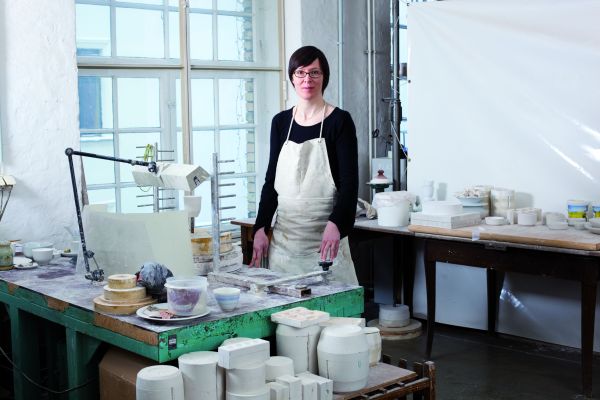 „Es entspricht unserer gestalterischen Haltung, Herausforderungen unserer Zeit immer wieder zu überdenken und mit neuen Antworten zu reagieren“, sagt Inhouse-Designerin Barbara Schmidt, die seit über 20 Jahren für den experimentierfreudigen Hersteller entwirft. Foto: Kahla