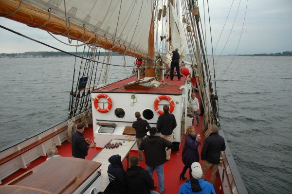 Bereits während der Kieler Woche zeigte Küppersbusch, dass es den Kurs halten kann – jetzt scheint auch der Sanierungskurs der richtige zu sein: Der Absatz bei Küppersbusch Großküchentechnik blieb auch während des Schutzschirmverfahrens stabil und alle Gläubiger haben bereits jetzt ihre Unterstützung signalisiert. Foto: Lang
