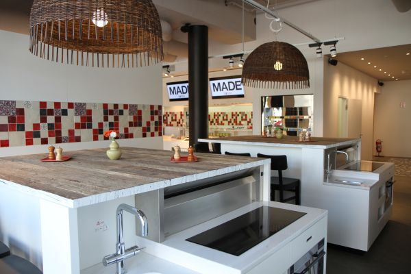 Neben der Gastronomie und den To-go-Produkten wird auch eine neue Produktlinie namens „smart people – ready to cook“ angeboten, das auch direkt vor Ort zubereitet werden kann.