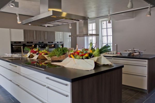 In diesem Monat eröffnet die Miele-Kochschule im neu renovierten Hotel Moselschlösschen, das mit den Kochkursen sein Angebot als Event-Location abrunden möchte. Foto: Hotel Moselschlösschen