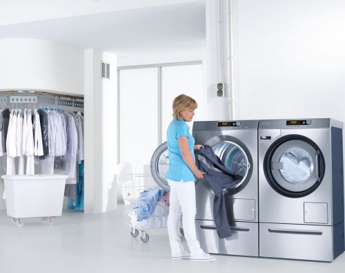 Profi-Technik von heute: Eine Waschmaschine und ein Trockner aus der Generation „Octoplus“.