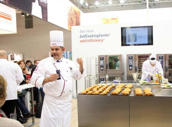Auch auf der Hoga 2013 wird das Unternehmen das Self Cooking Center in seinem Messetheater präsentieren. Foto: Rational