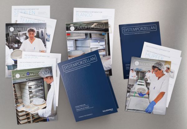 „Egal ob Kunden für ihr bestehendes Speisenverteilsystem neue Porzellanartikel benötigen oder sich ganz neu ausstatten – unsere Broschüren lassen sich individuell auf Kundenbedürfnisse zugeschnitten zusammenstellen und bilden das ideale Backup nach einem Beratungsgespräch durch einen Schönwald Experten“, erklärt Marketingleiter Matthias Schöffel. Fotos: Schönwald