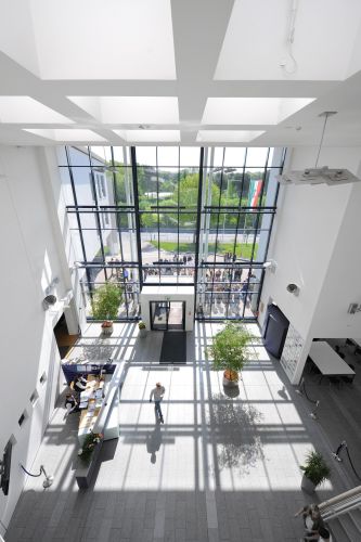 Der Campus der Wihoga Dortmund bietet ideale Arbeits- und Lehrbedingungen, gleich ob in multimedialer Hinsicht oder in der State of the Art-Küche für Show-, Lehr- und Demozwecke. 400 angehende Fach- und Führungskräfte der Branche studieren derzeit hier. Foto: Wihoga Dortmund