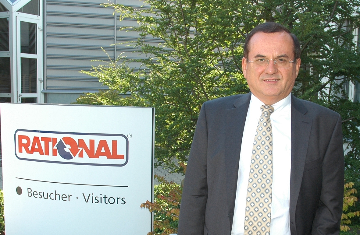 Günther Blaschke, hier nach einem GastroSpiegel-Interview 2011 in Landsberg, tritt als Vorstand der Rational AG zum Jahresende ab. Foto Lang