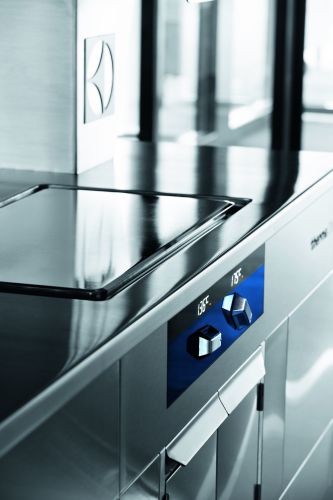 Alle Geräte der Thermaline werden mit hohem Qualitätsanspruch im Schweizer Electrolux-Werk in Sursee produziert. Ein Herdblock aus der brandneuen modularen 900-Serie wird während der Igeho präsentiert. Foto: Electrolux