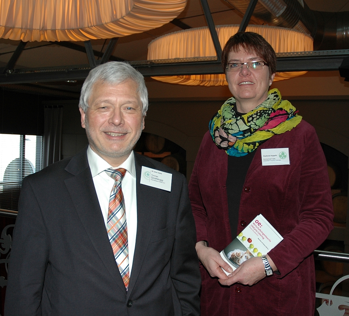 Thomas Grothkopp (Geschäftsführer GGKA) und Stephanie Hagspihl (Hochschule Fulda) freuen sich über die Akkreditierung des neuen Studiengangs 