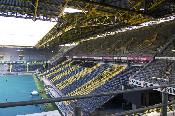 Im Dortmunder Signal Iduna Park erhielten die Gäste des Denktopf Kompakt 2013 unter anderem Einblicke in das Catering des BVB's, eine eindrucksvolle Stadionführung.