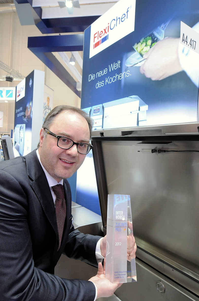 MKN-Marketingleiter Martin Ubl präsentiert den Zunkunftspresi der Internorga.