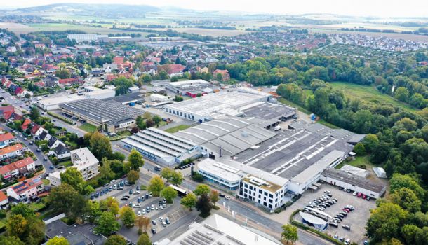 Das 80-jährige Jubiläum ist weit mehr als ein Anlass zum Rückblick. Es sei eine Bestätigung des eingeschlagenen Weges und zugleich Ansporn, die Zukunft professioneller Küchen aktiv mitzugestalten, betont MKN. Dafür wird auch immer wieder in den Produktionsstandort in Wolfenbüttel investiert.